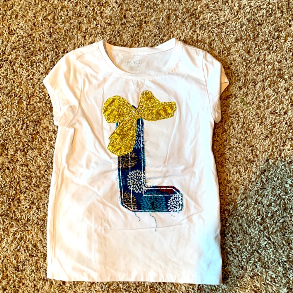 L appliqué shirt